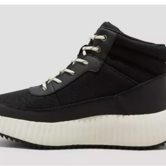 NWT Universal Thread Platform Hiker Boots - Black - US 11. Water repellent - Picture 2 of 4